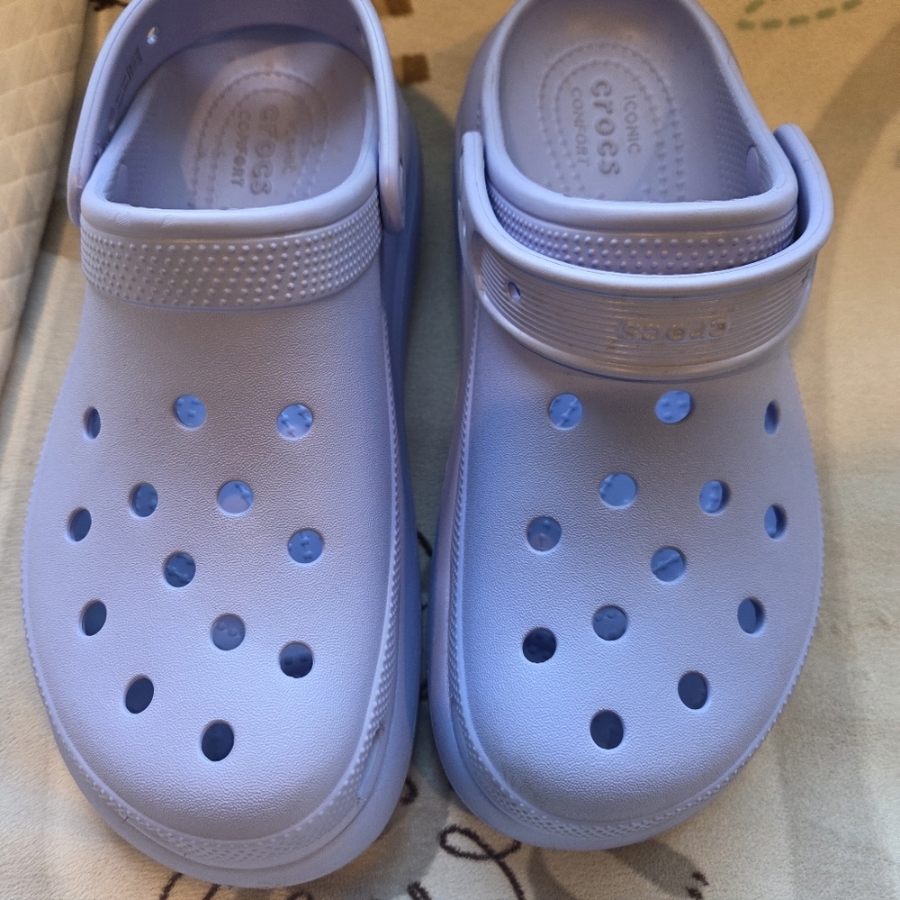 CROCS Women's Or Unisex Lavender Lilac Men's Size 6, Women's Size 8 - Picture 2 of 8